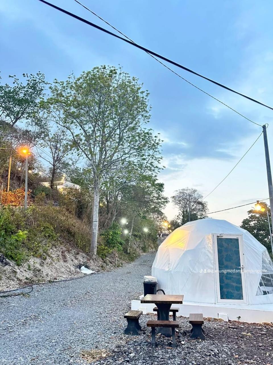 Hotel Gunung Medan Glamping & Cafe Kangar Exterior foto